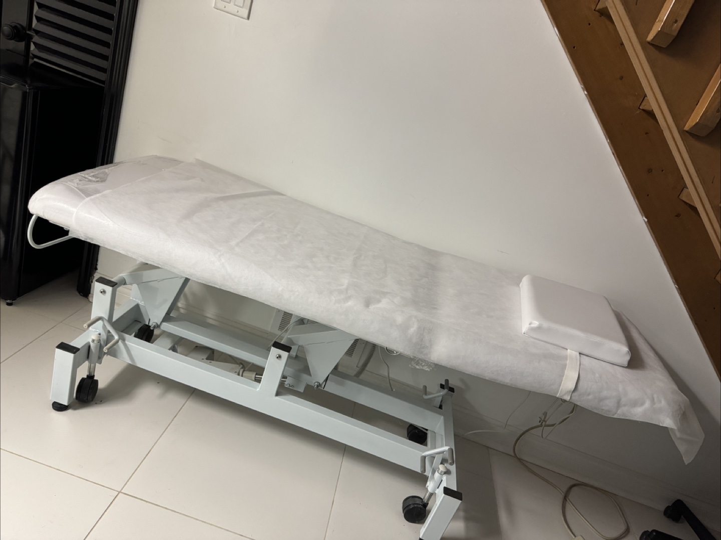 Electric Aesthetic Bed - White