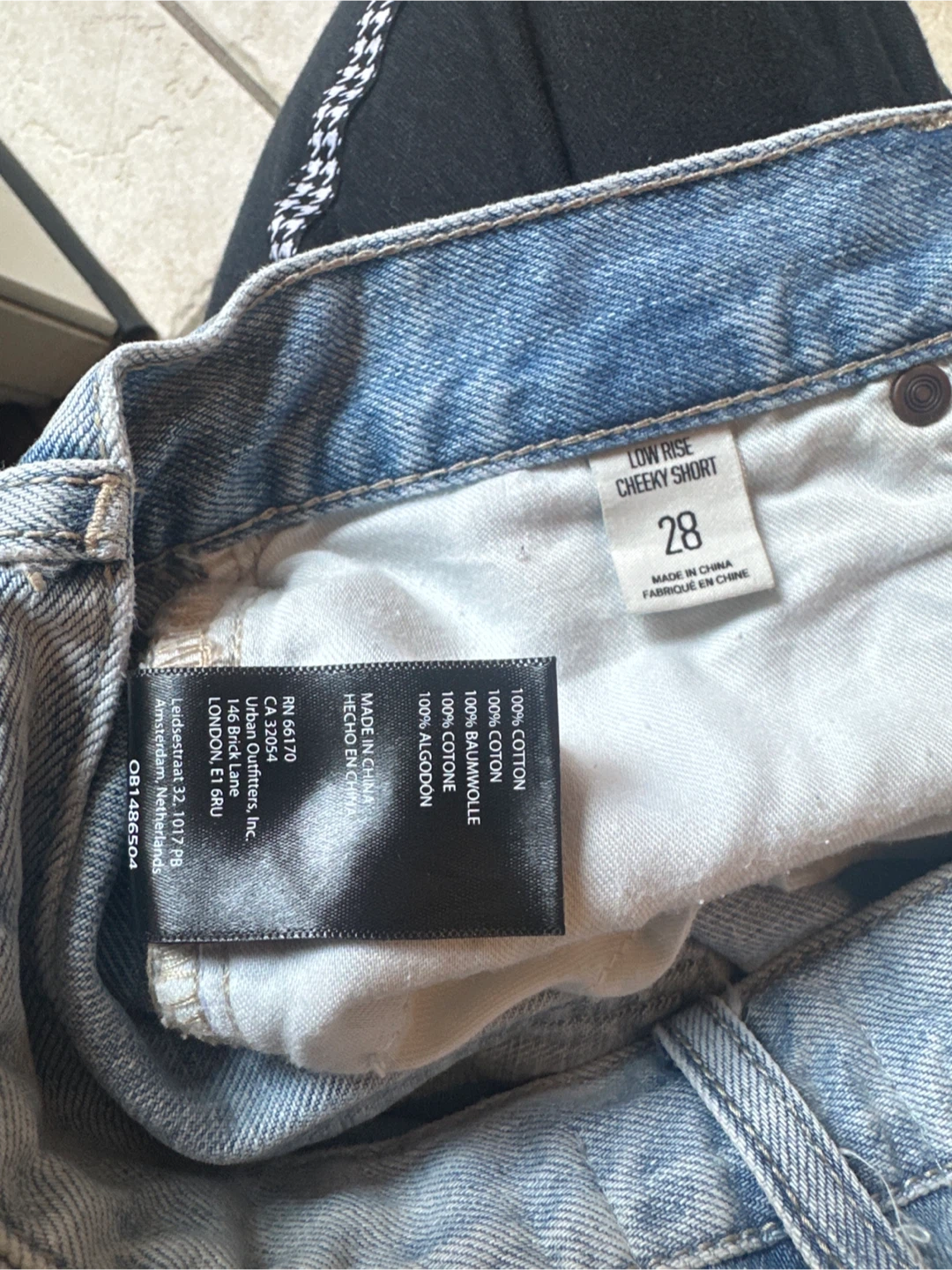 NEW! BDG Light Wash Denim Cutoff Shorts - photo 3