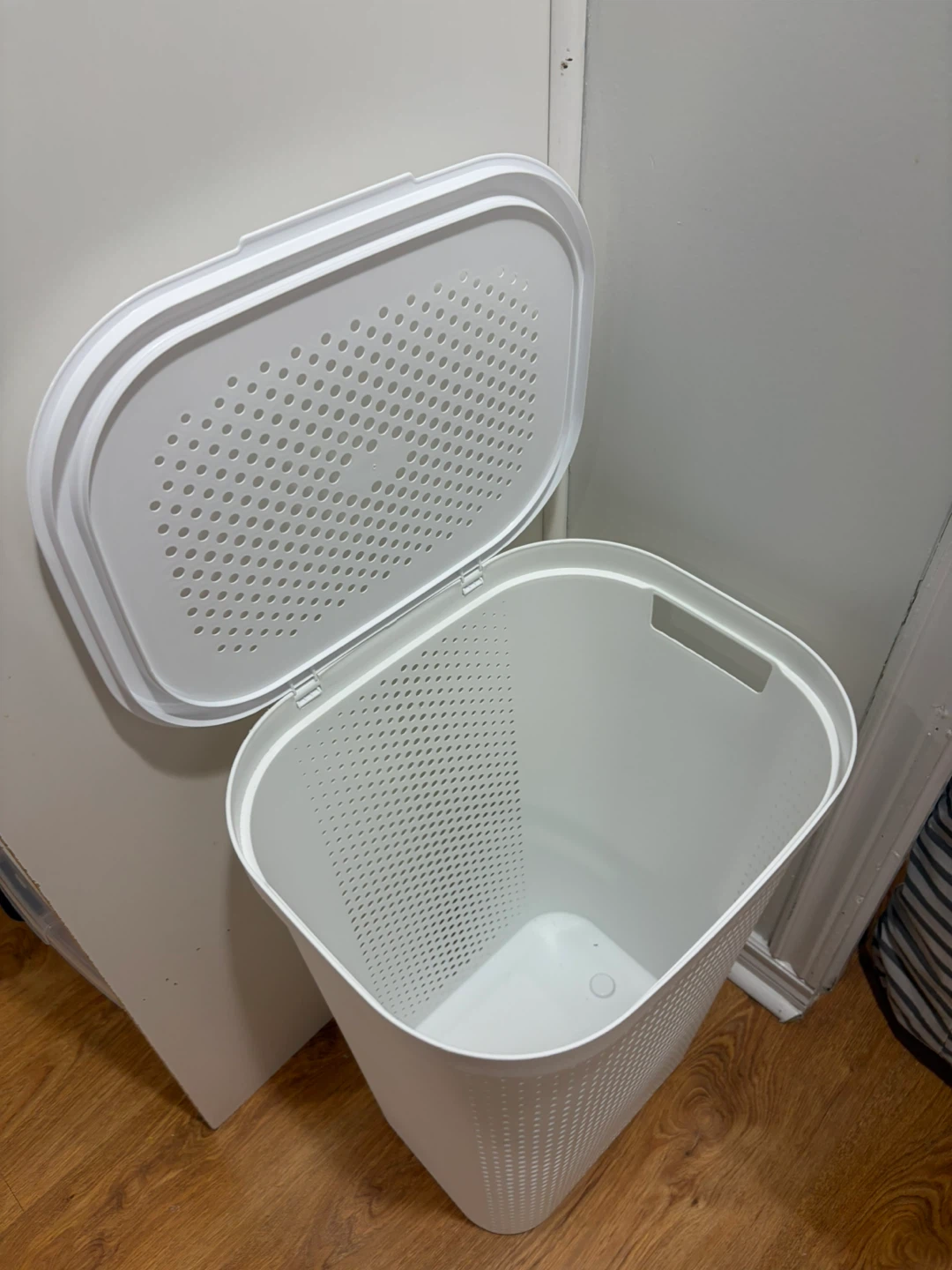 White Laundry Hamper with Lid - photo 2