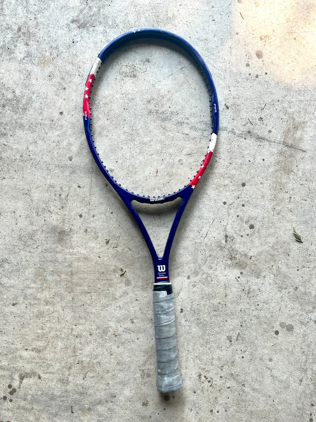 Free stringless tennis racket