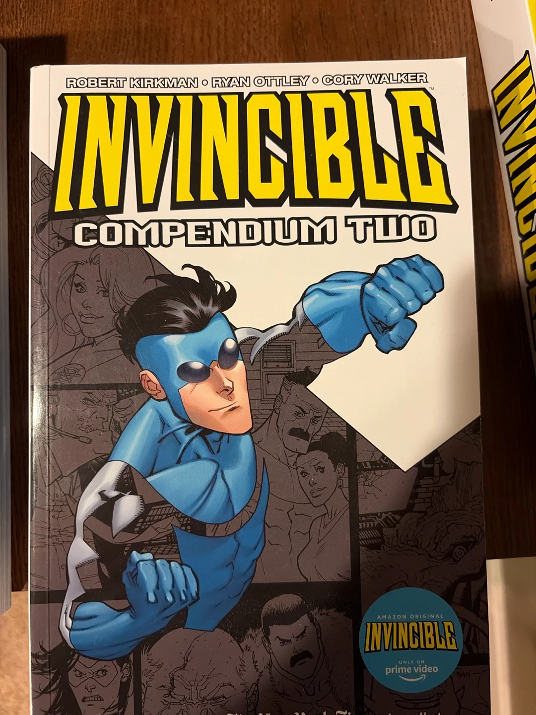 Invincible complete compendium - photo 2