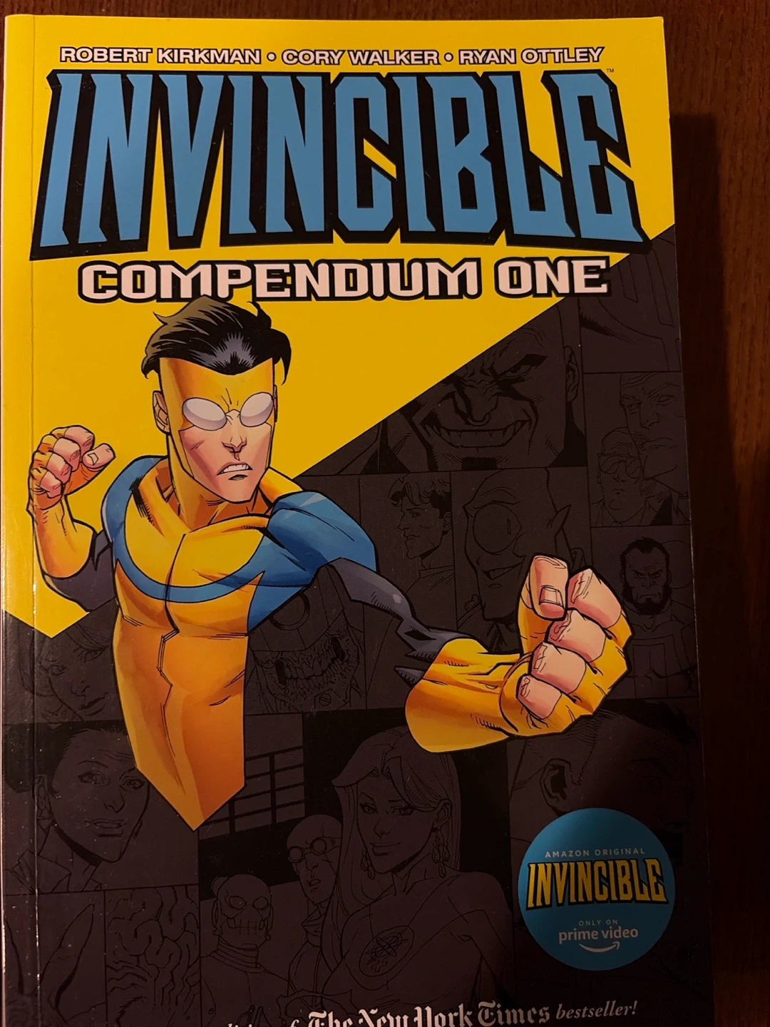 Invincible complete compendium - photo 3
