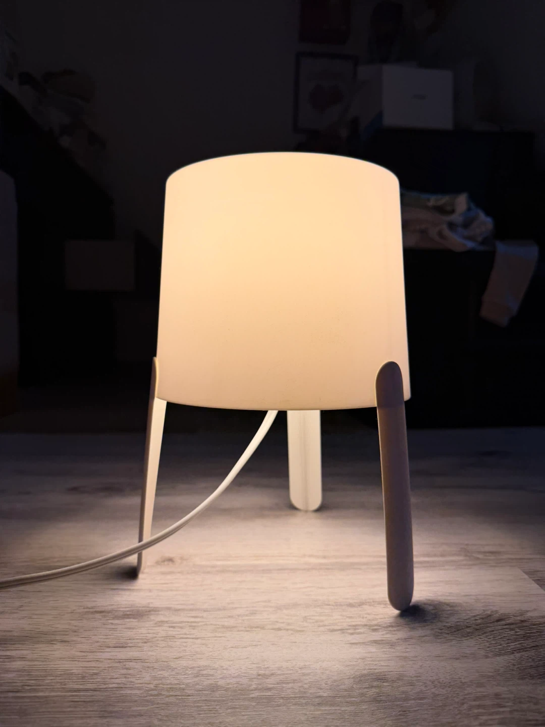 White Table Lamp with Plastic Legs