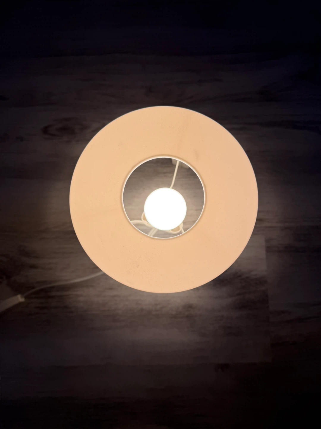 White Table Lamp with Plastic Legs - photo 2