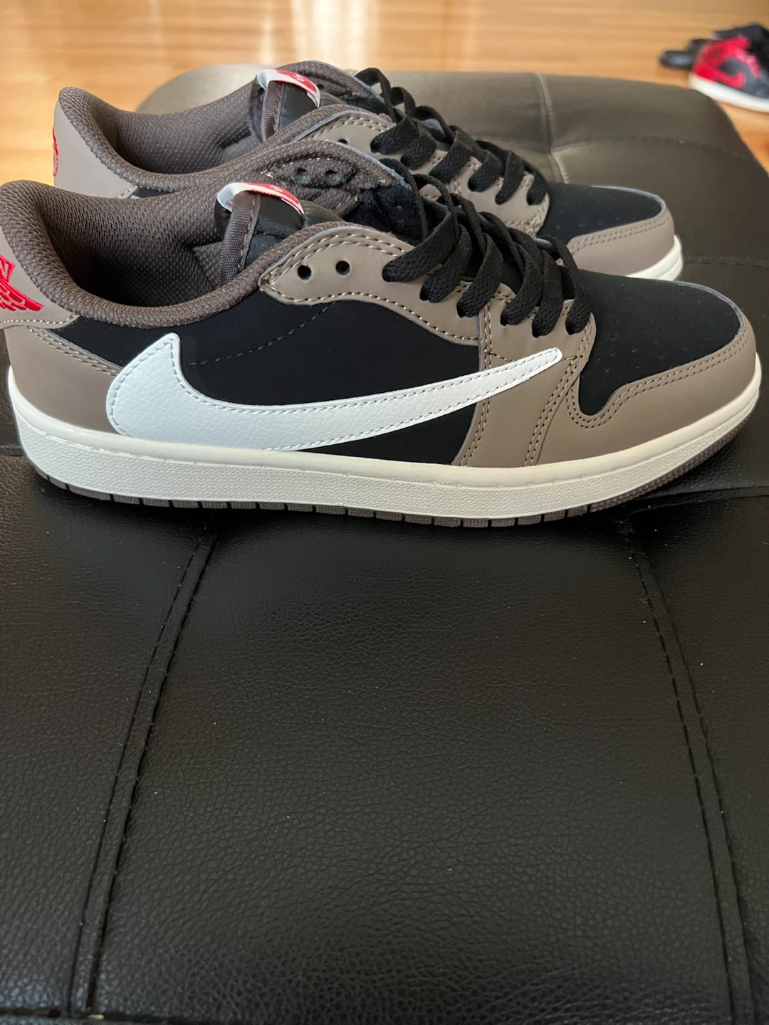 Travis Scott 1's Mens size 7