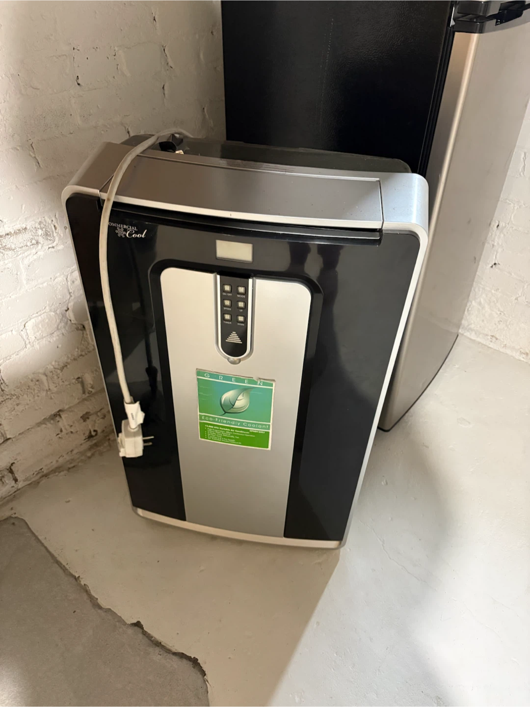 Portable air conditioner (dual duct)