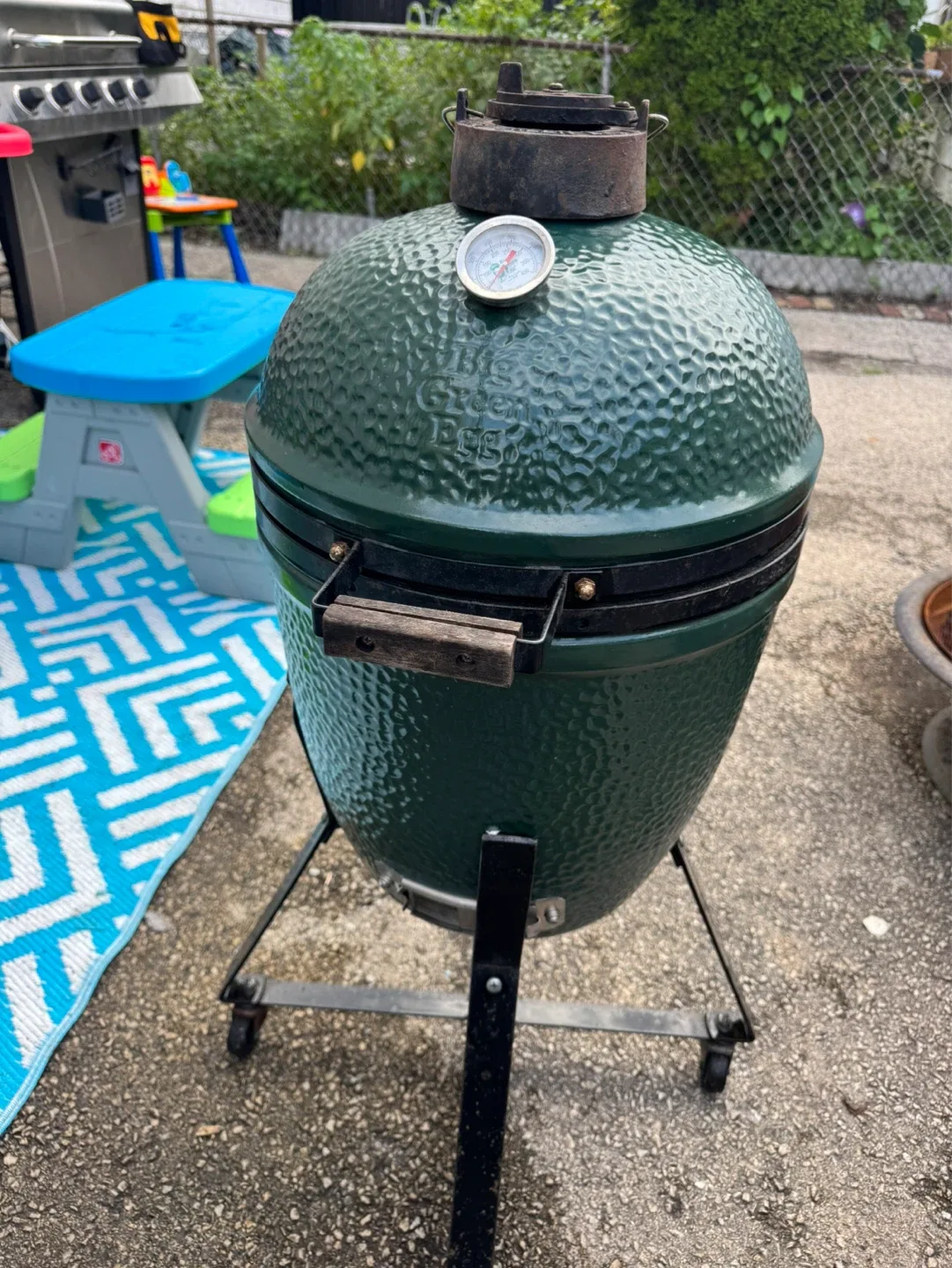 Big Green Egg Ceramic Kamado Grill