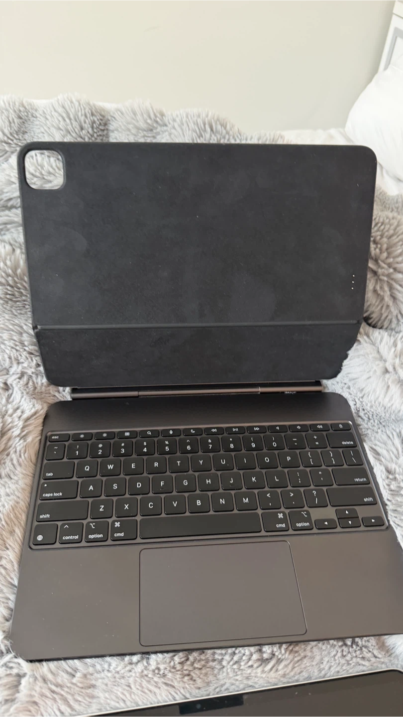 Like New iPad Pro 13" (M4) 256GB Silver + Magic Keyboard - photo 3