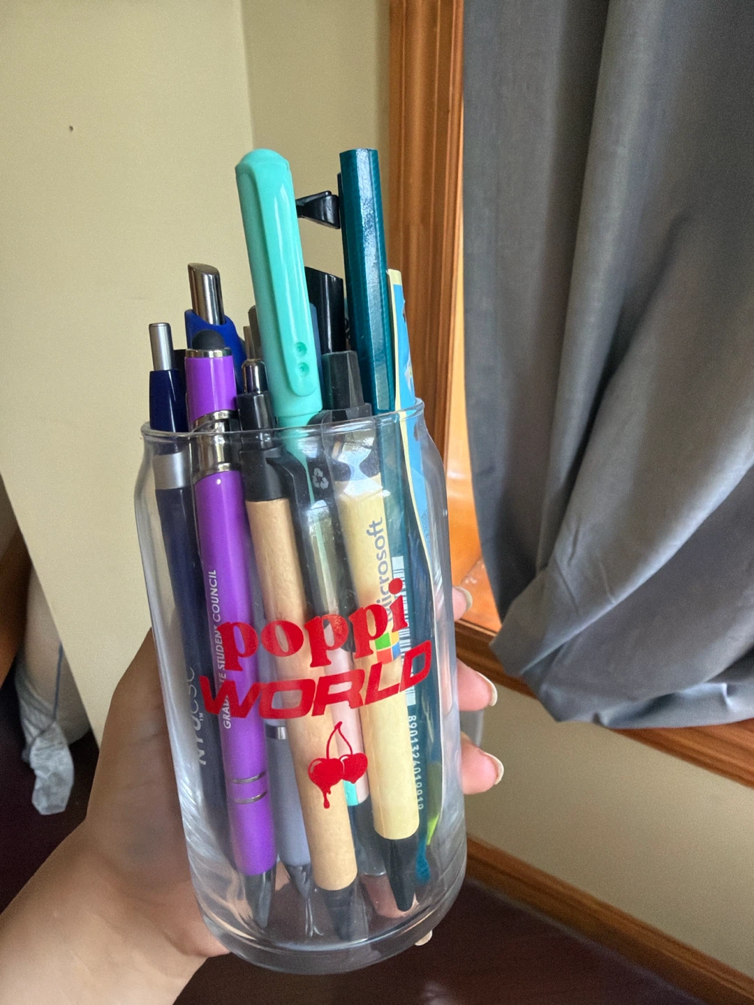 Stationary and poppi glass