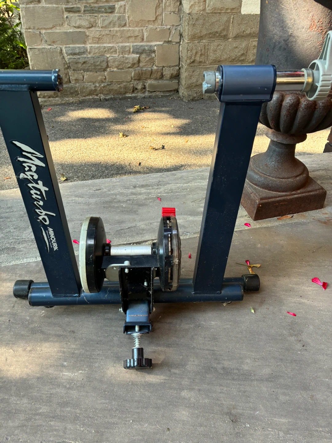 Minoura MagTurbo Indoor Bike Trainer – exercise sport