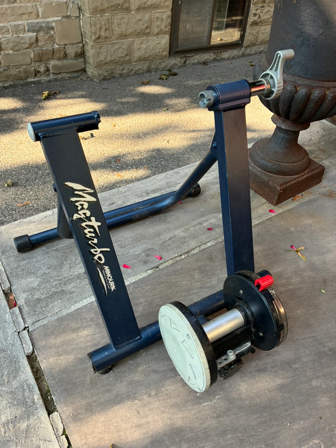 Minoura MagTurbo Indoor Bike Trainer – exercise sport - photo 3