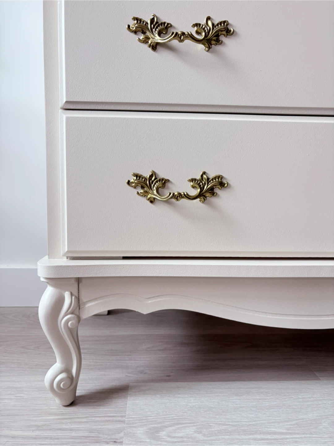 French Provincial tallboy dresser- 5 drawers - photo 2