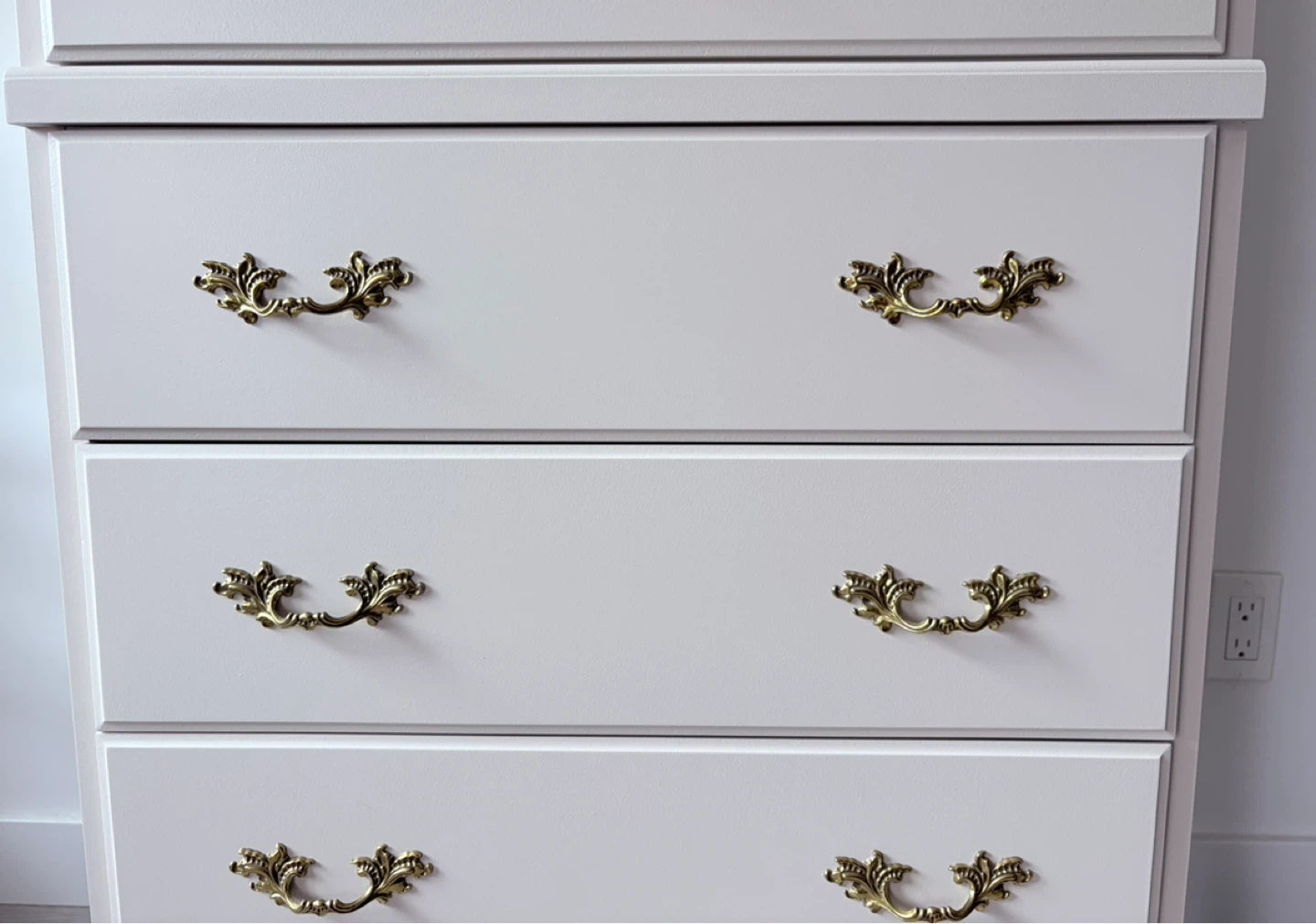 French Provincial tallboy dresser- 5 drawers - photo 3