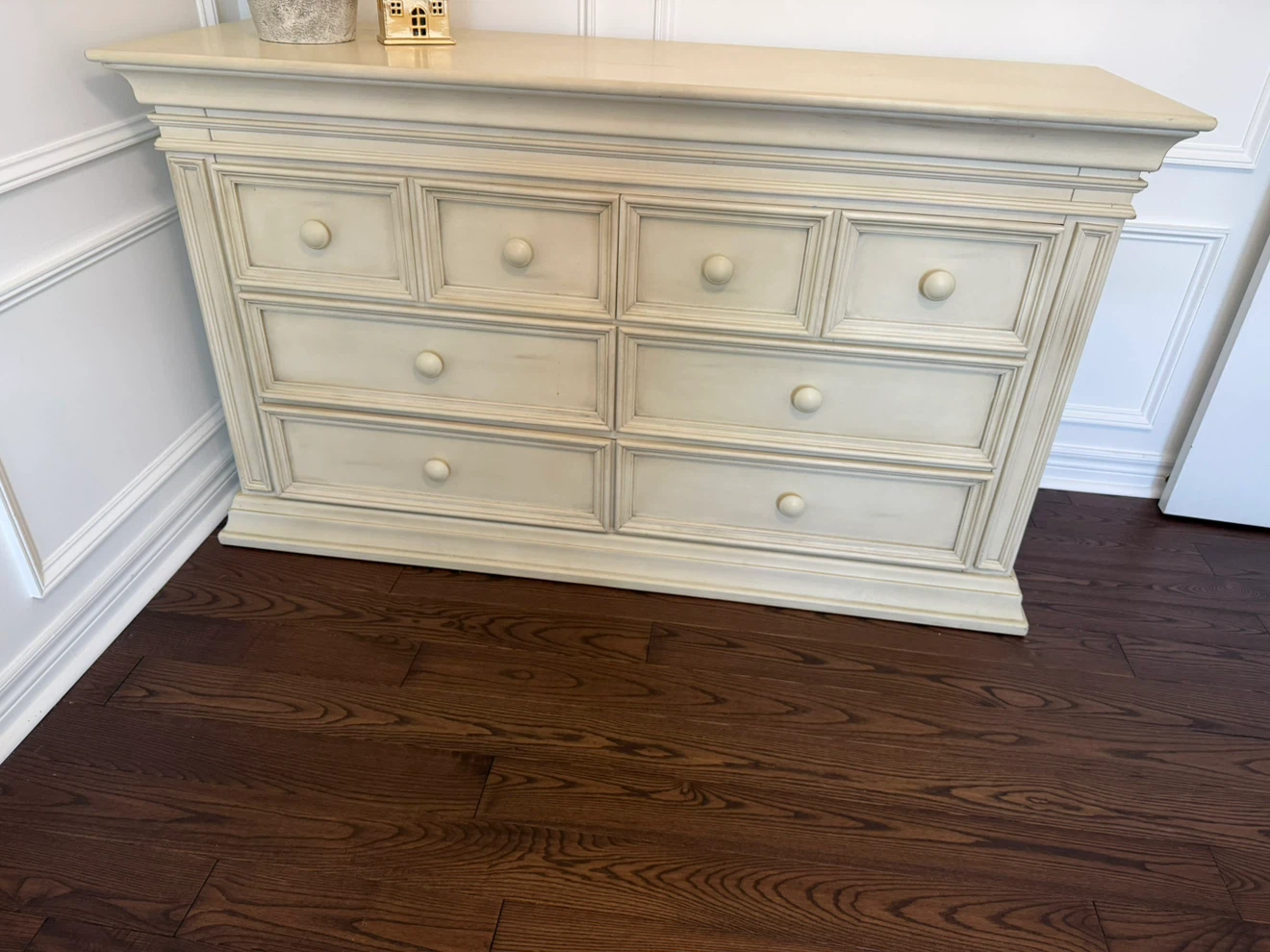 Cream Dresser with 8 Drawers