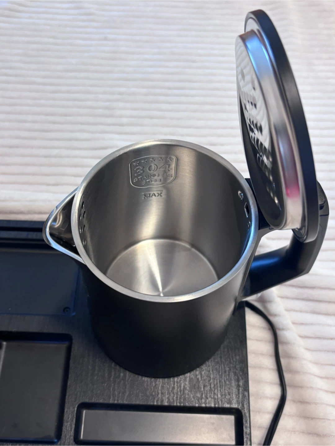 Black Electric Kettle with Wooden Base - photo 2