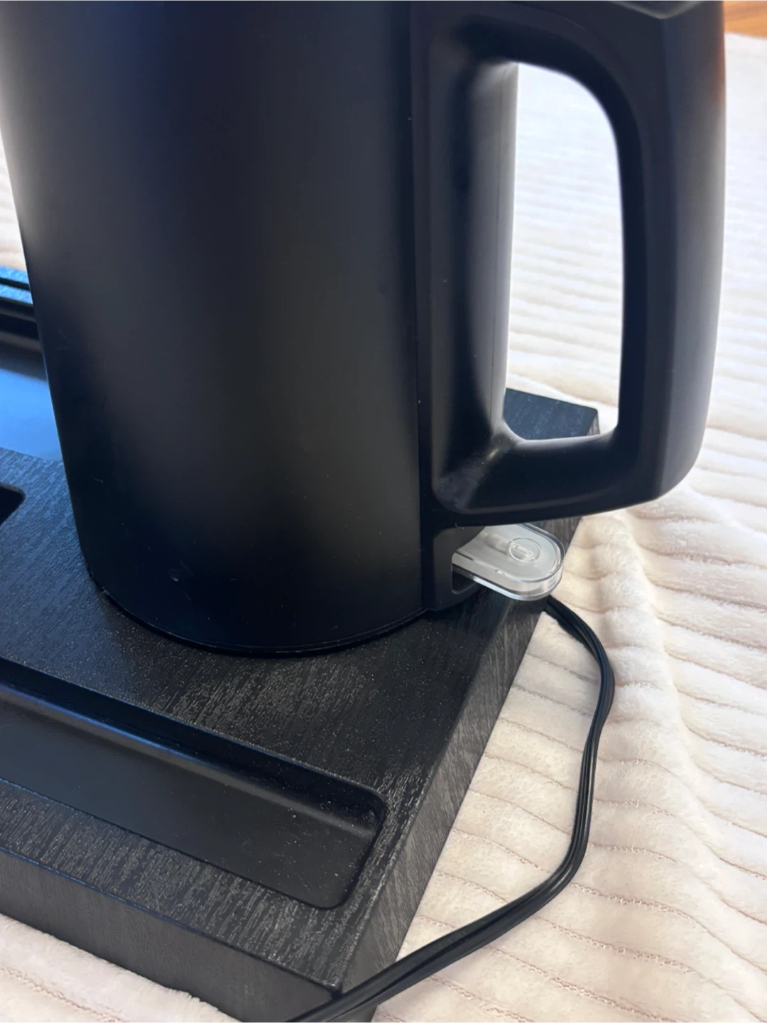 Black Electric Kettle with Wooden Base - photo 3