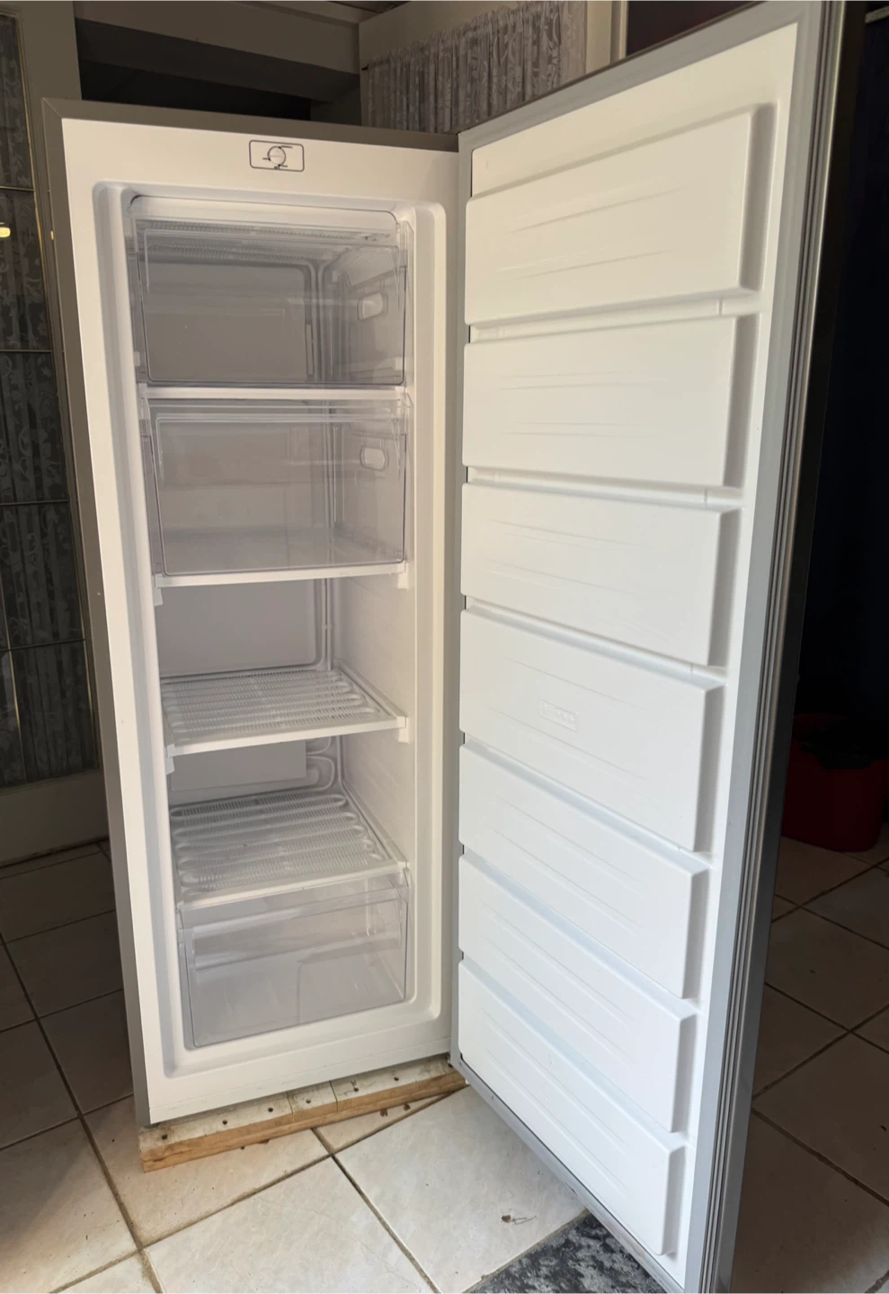 Danby upright freezer - photo 3