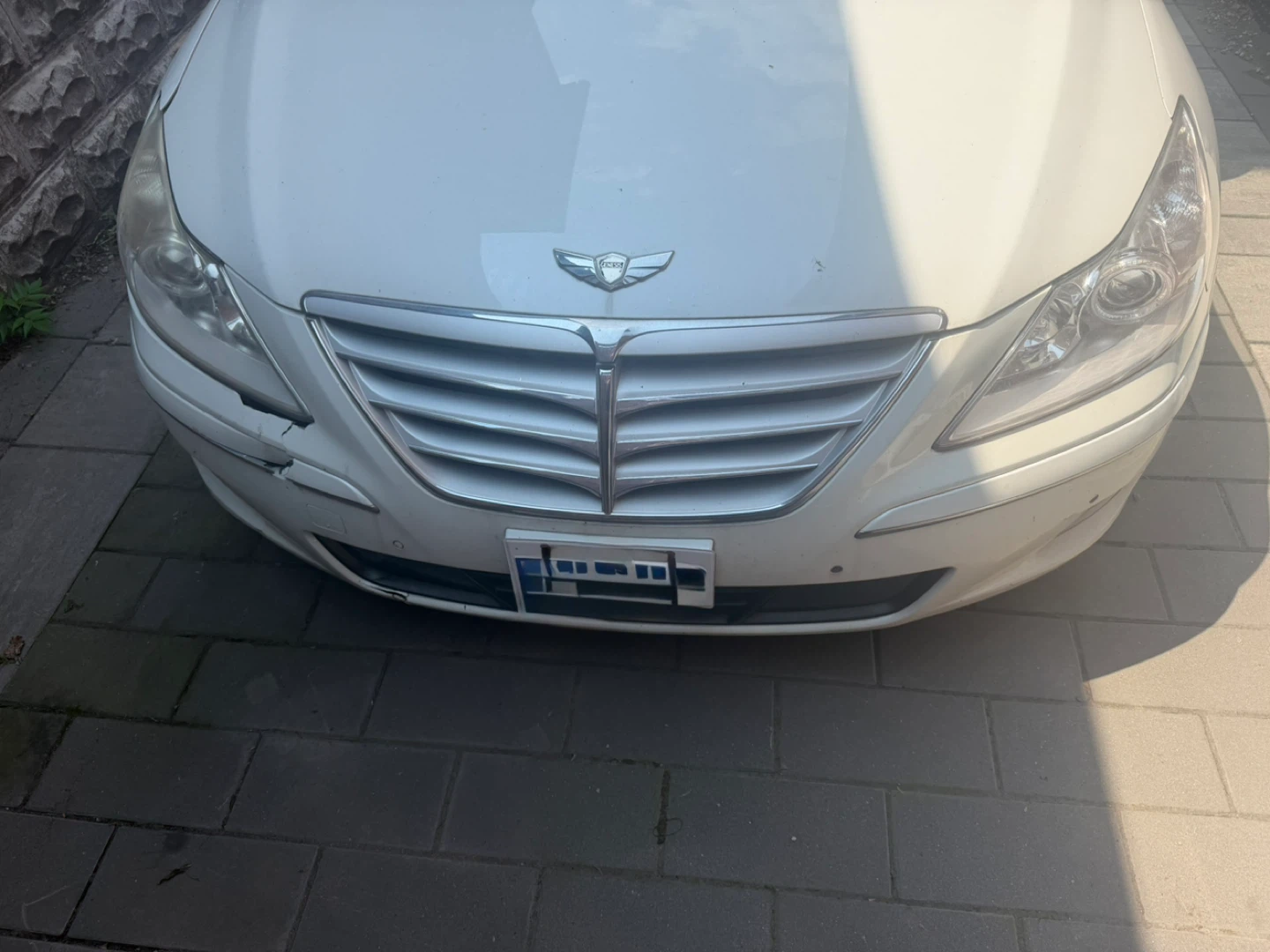 White Genesis Sedan - photo 3