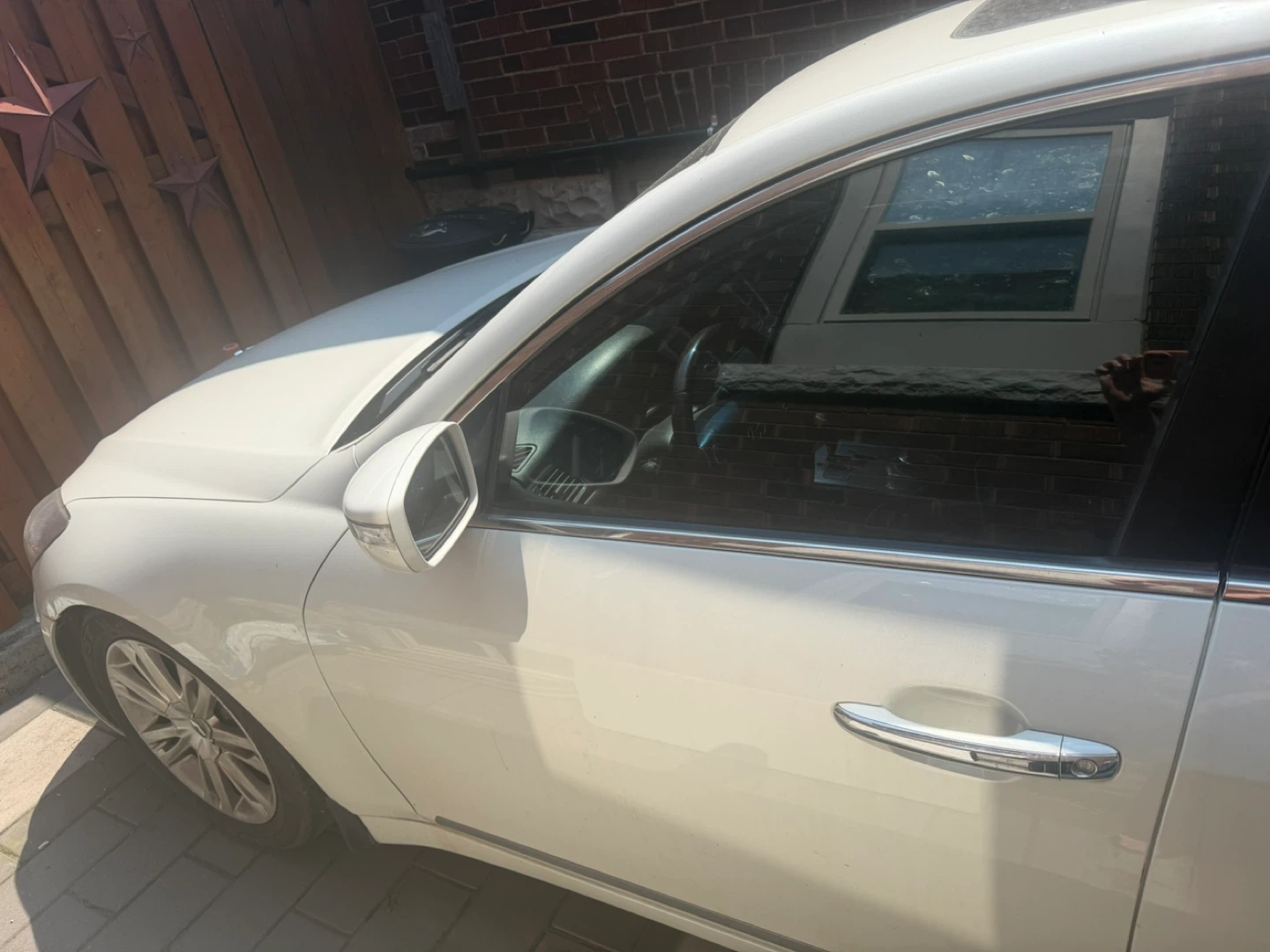 White Genesis Sedan - photo 4