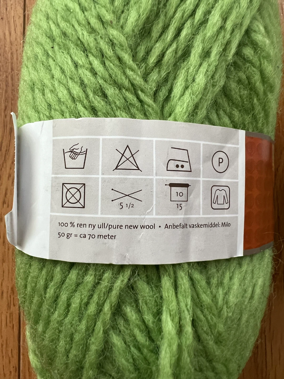 Bulky Acrylic and Wool Yarn Bundle - photo 2