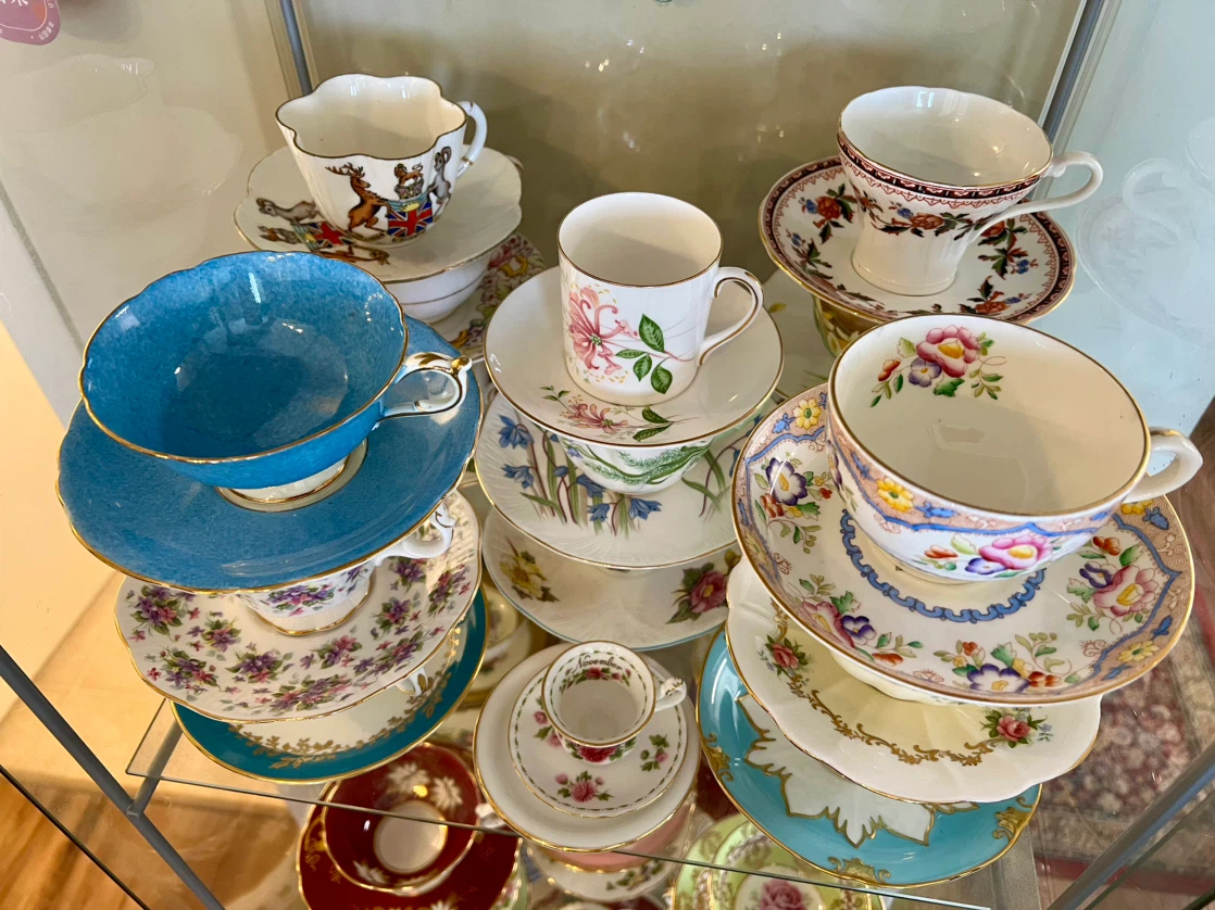 Collection of Vintage Teacups and Saucers - photo 2