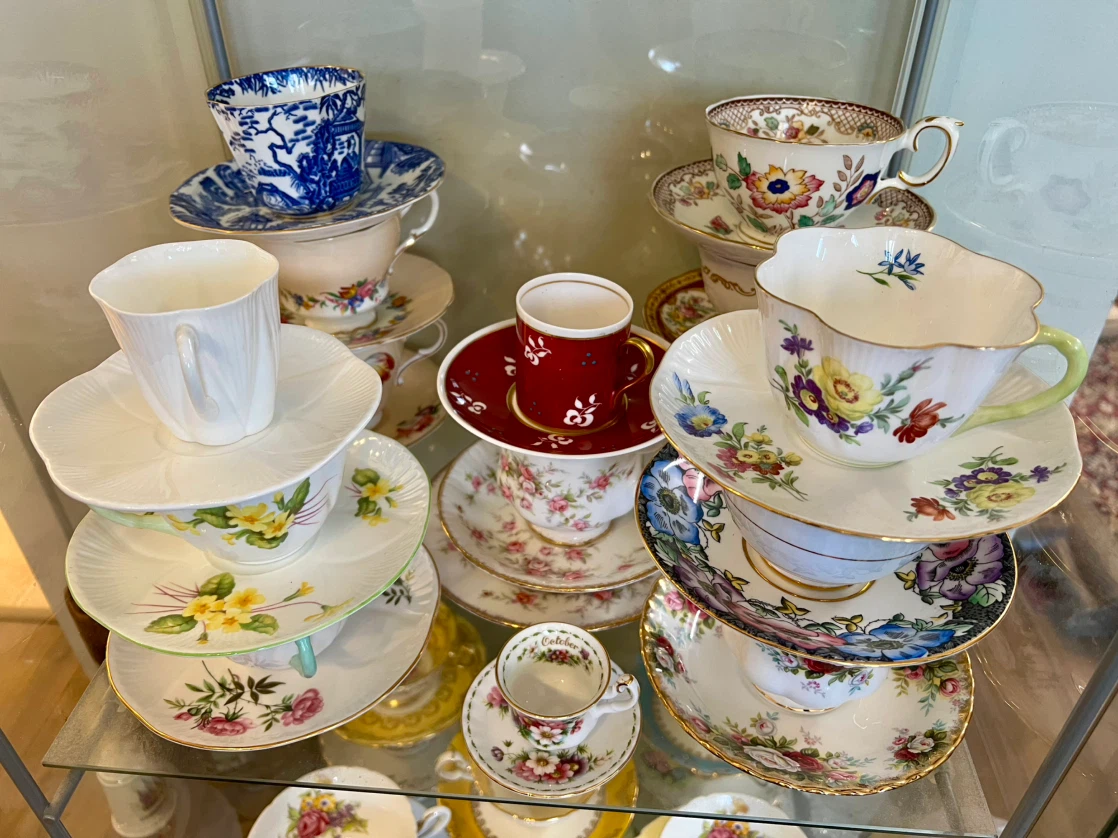 Collection of Vintage Teacups and Saucers - photo 3