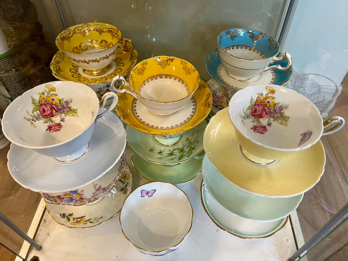 Collection of Vintage Teacups and Saucers - photo 4