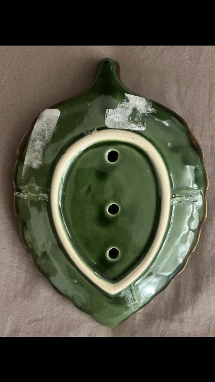 Small Green Leaf Ceramic Soap Dish 🍃💚🧼🫧🧽 - photo 2