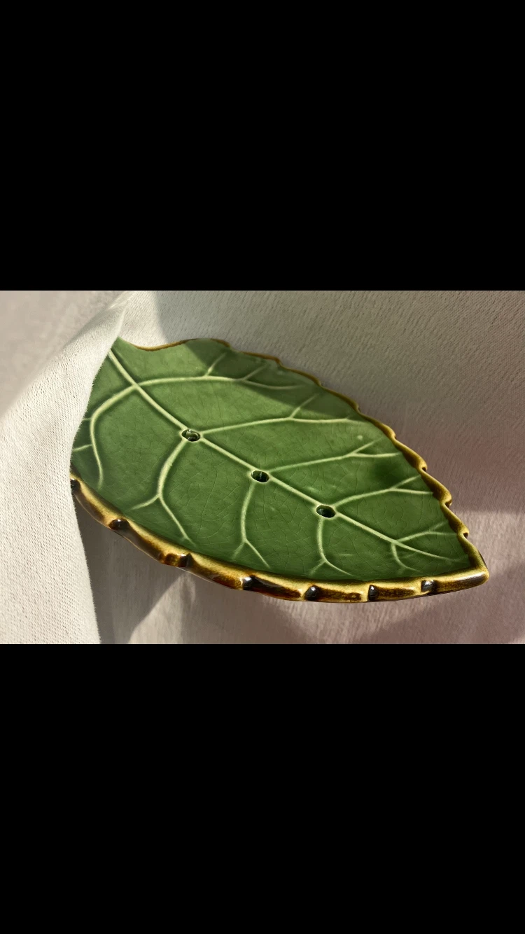 Small Green Leaf Ceramic Soap Dish 🍃💚🧼🫧🧽 - photo 5