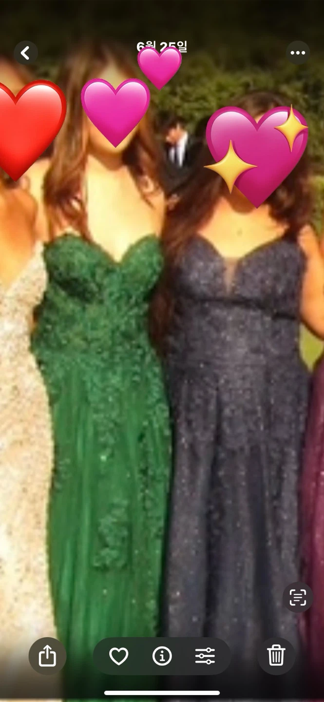 Emerald Green prom dress - photo 4