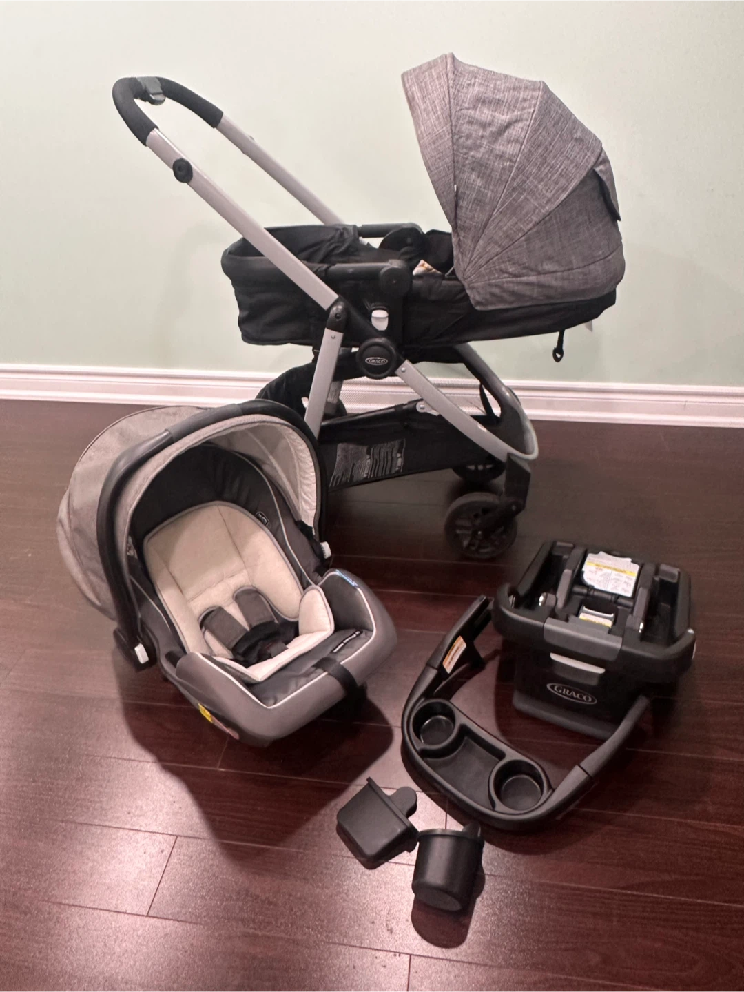 Like new Graco carseat + stroller!