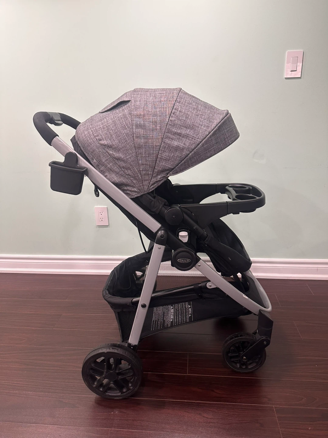 Like new Graco carseat + stroller! - photo 3