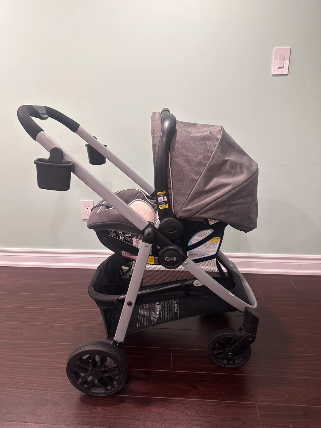 Like new Graco carseat + stroller! - photo 5
