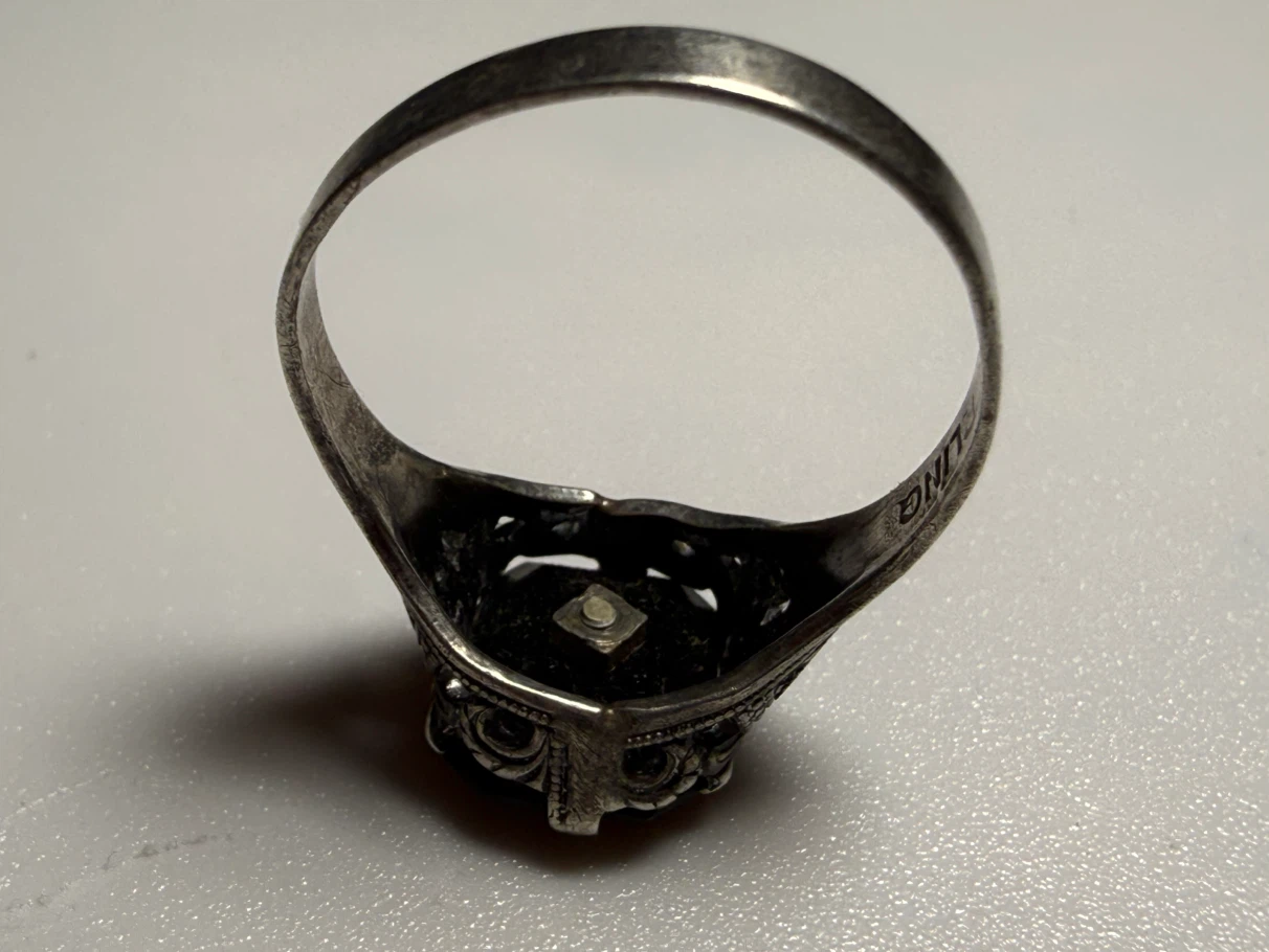 Vintage Onyx Ring with Enamel Detail - photo 4