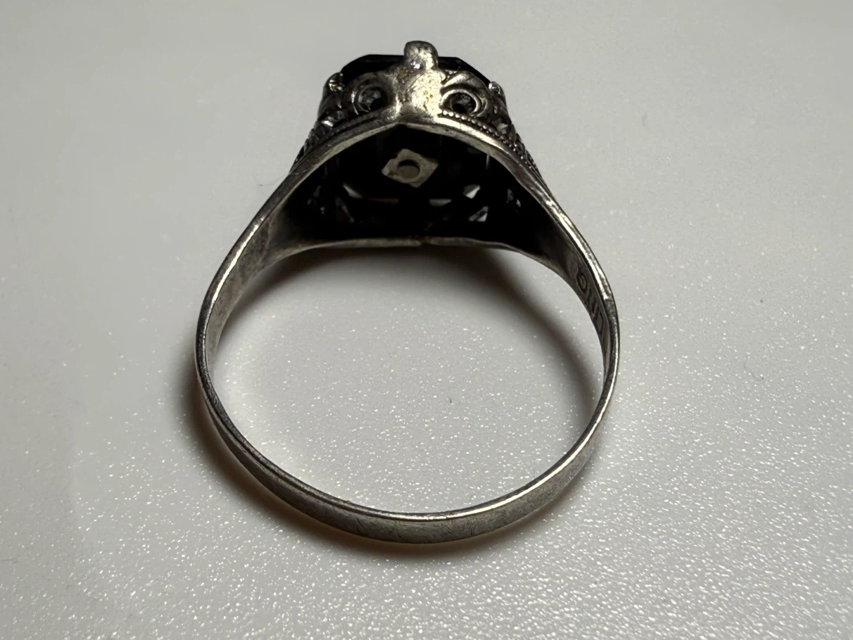 Vintage Onyx Ring with Enamel Detail - photo 5