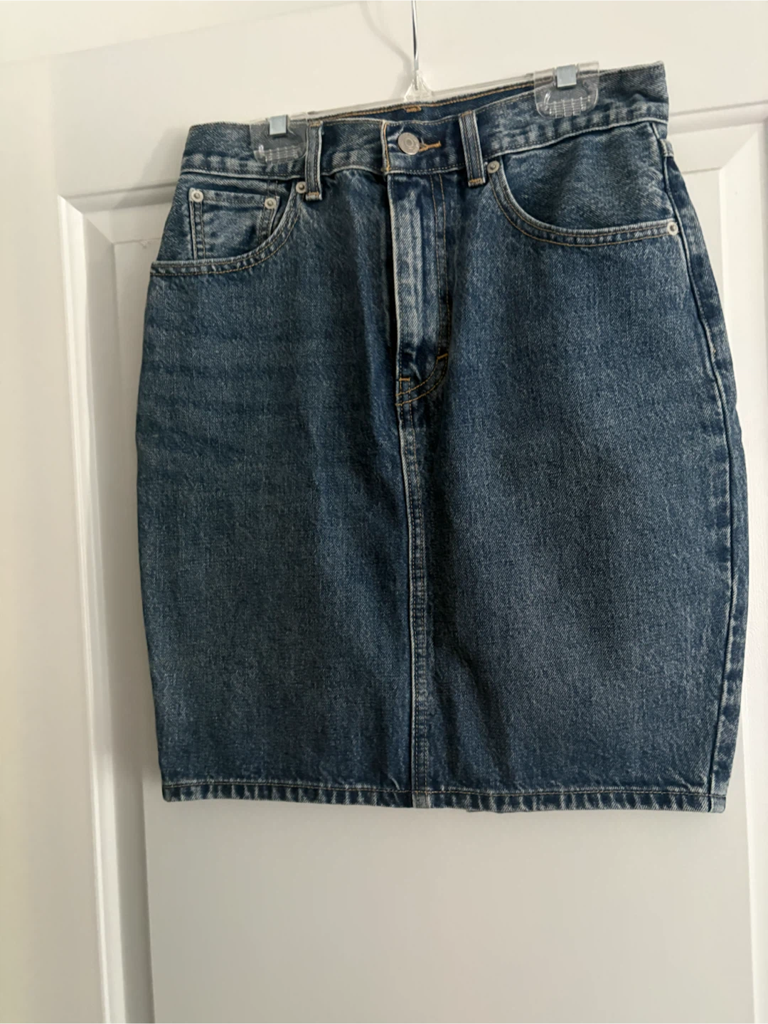 Levi’s mom skirt with bow detail