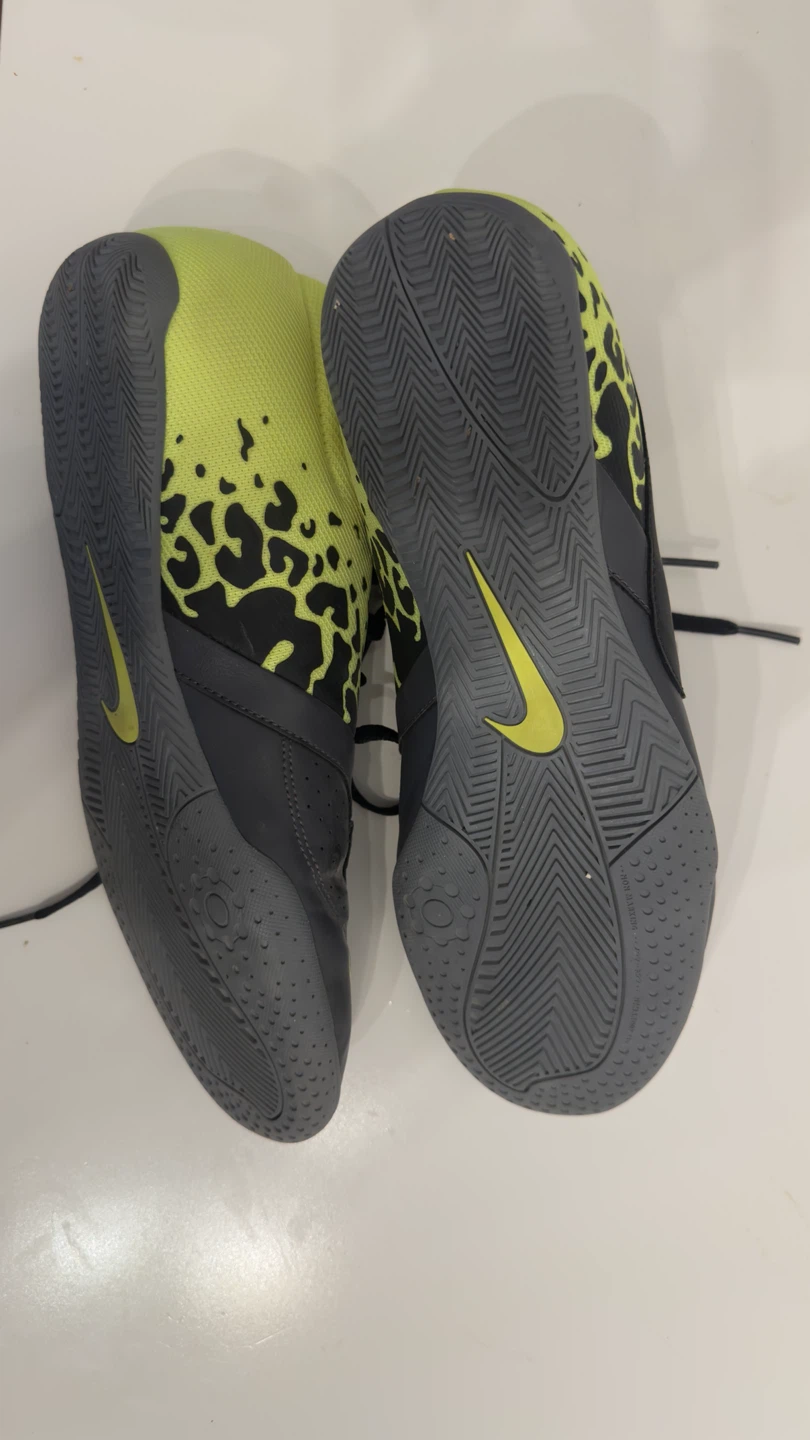 Nike Indoor Soccer Shoes - photo 3