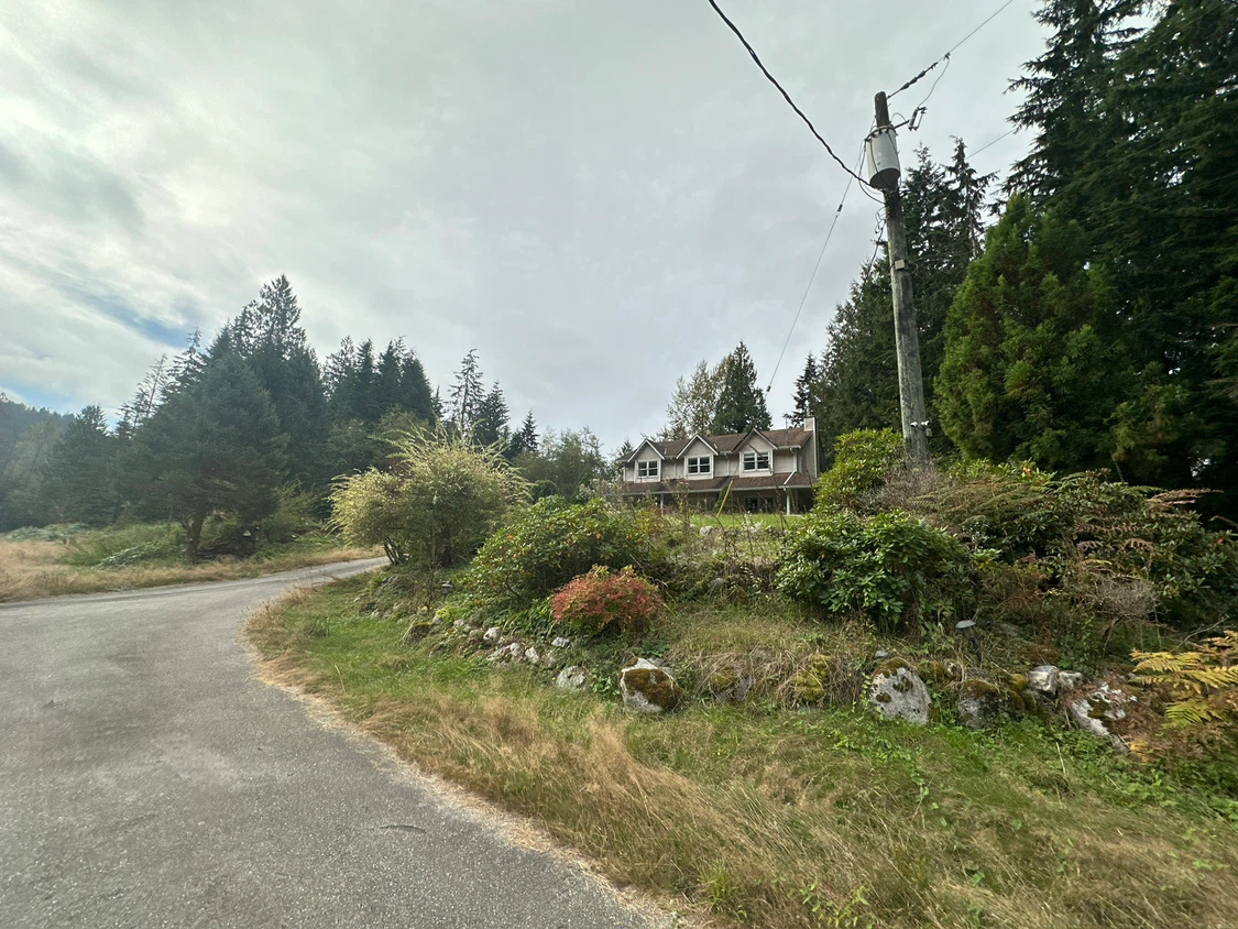 12-Acre Contractor’s Paradise & Home in Mission
