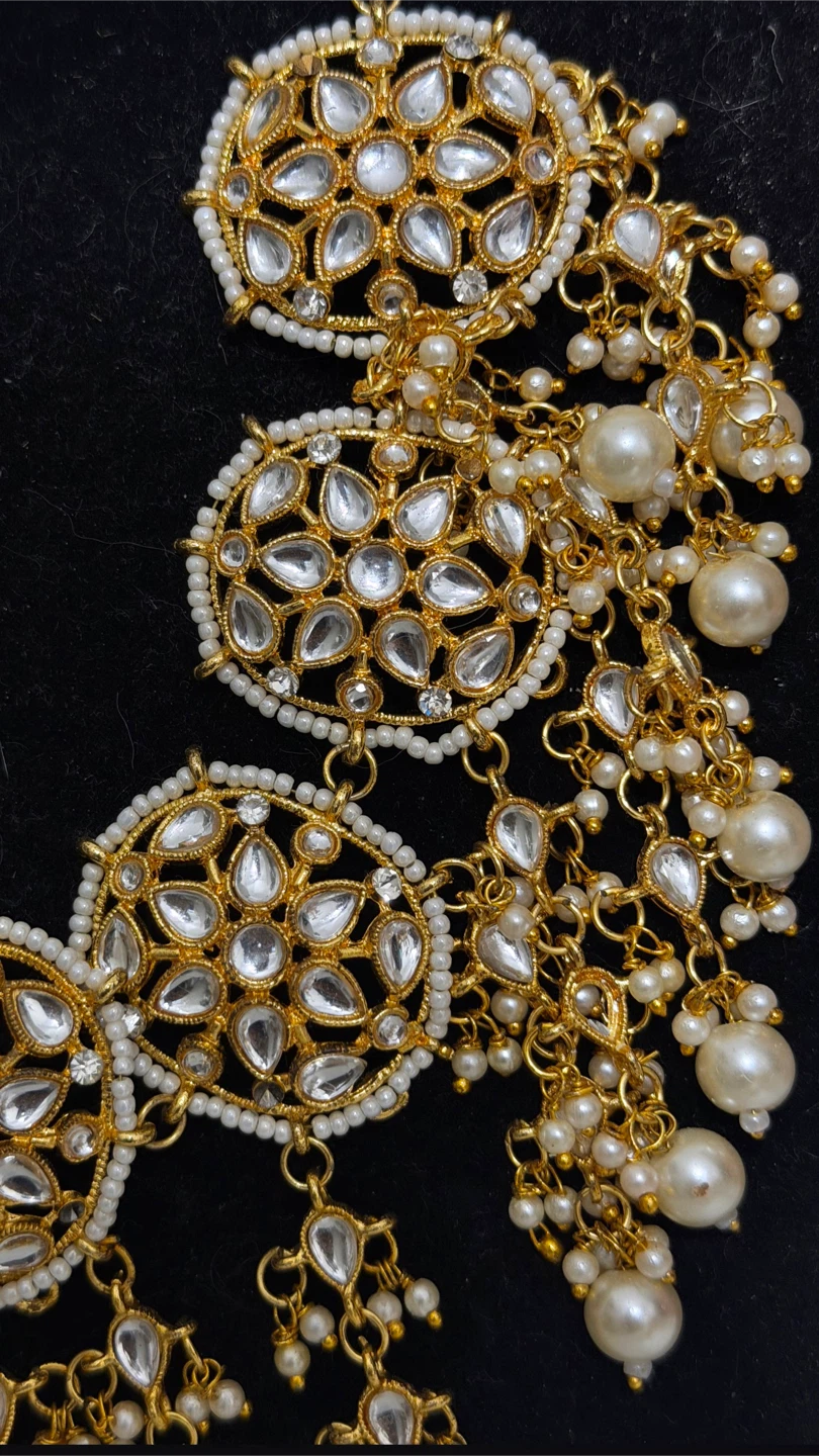 Gold-tone Necklace with White Stones and Pearls - photo 2