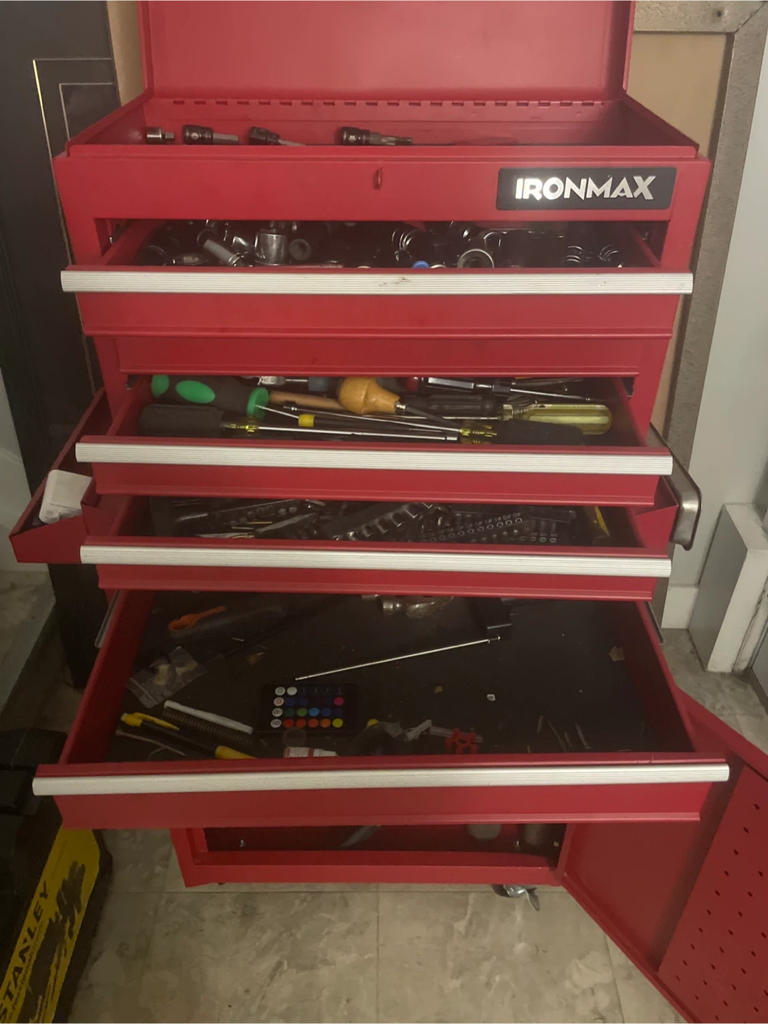 Ironmax Red Rolling Tool Chest - photo 3