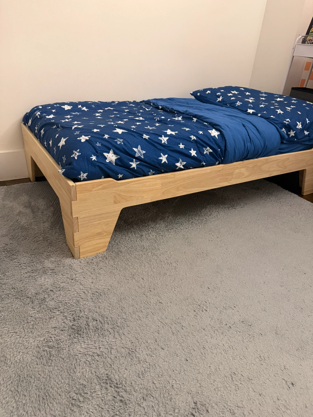 LIKE NEW TODDLER MONTESSORI BED - photo 3