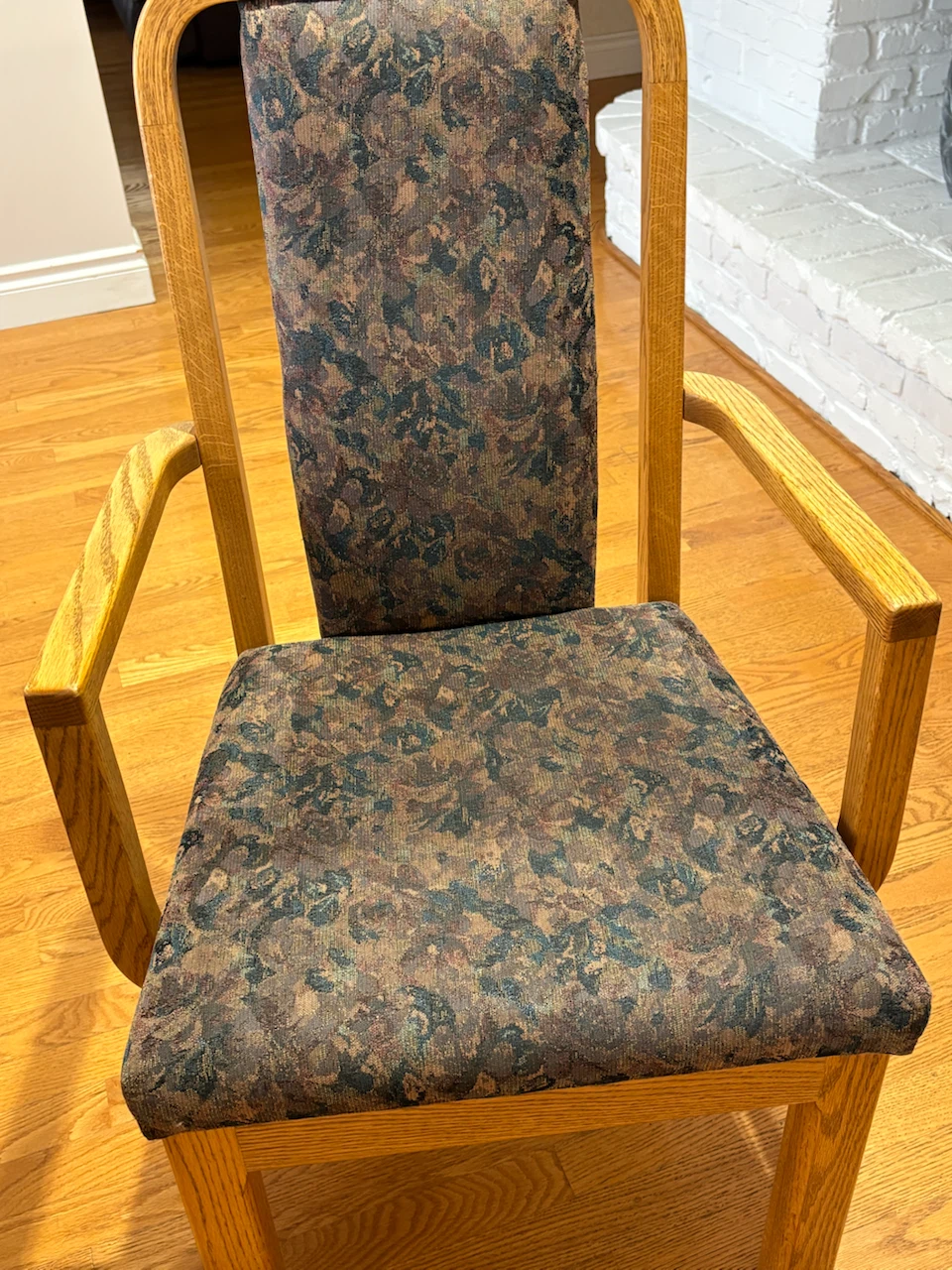 Dining Room Table with 3 leafs & 8 chairs - photo 2