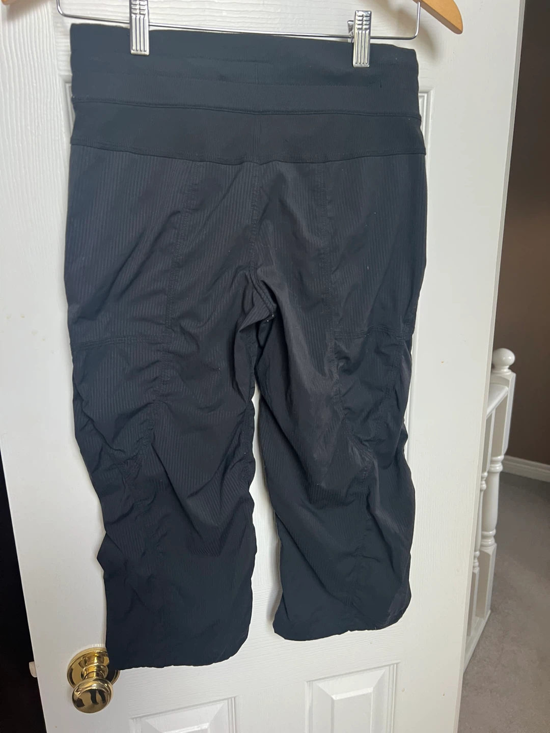 Size 4 lulu black studio crops - photo 2