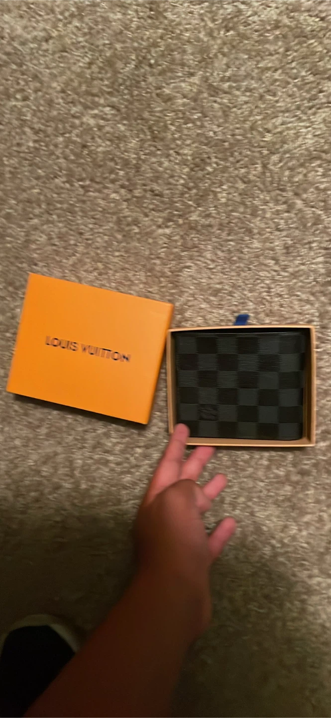 Louis Vuitton wallet never used fully authentic