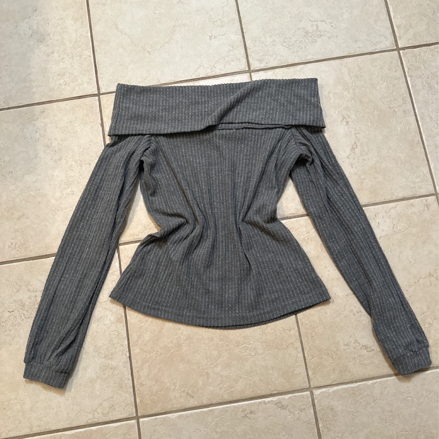 Off shoulder knit grey S