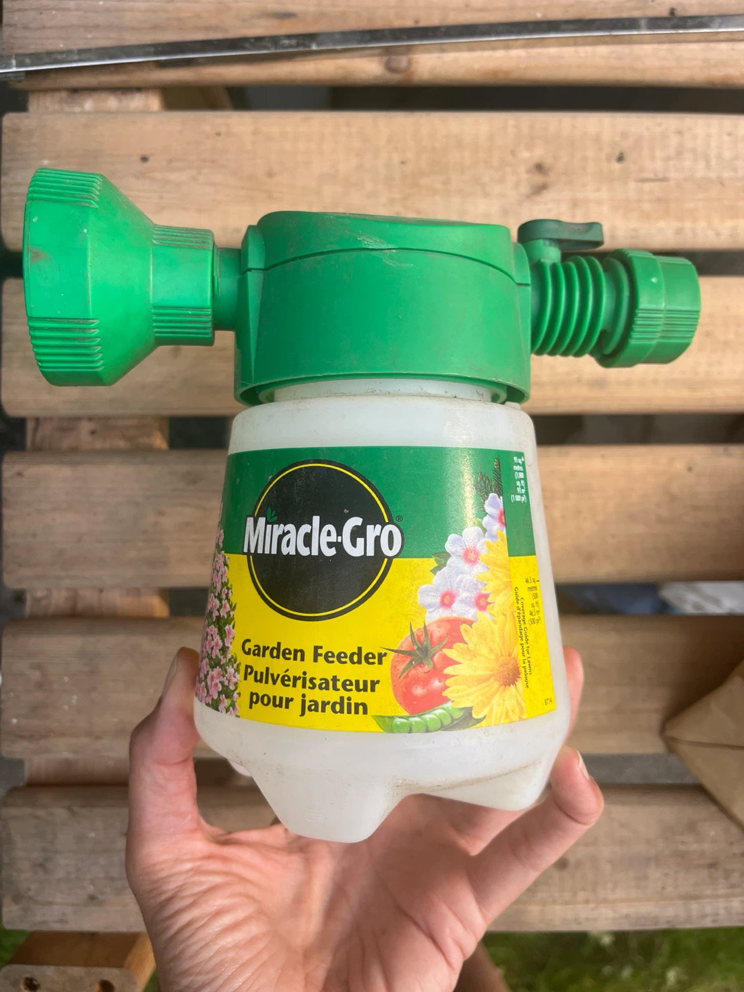 Miracle-Gro Garden Feeder