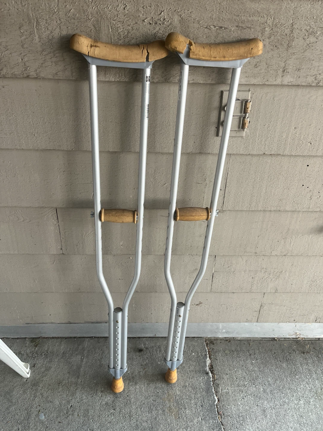 Adult Crutches