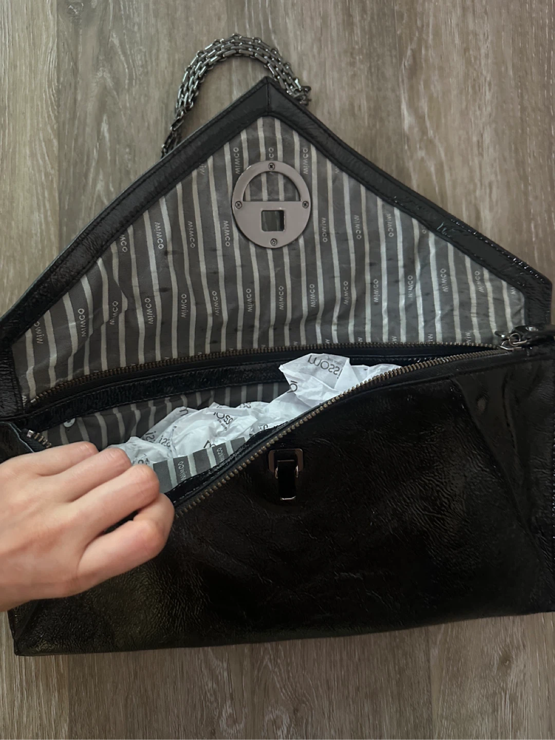 Mimco Black Patent Leather Envelope Clutch with Chain - photo 4