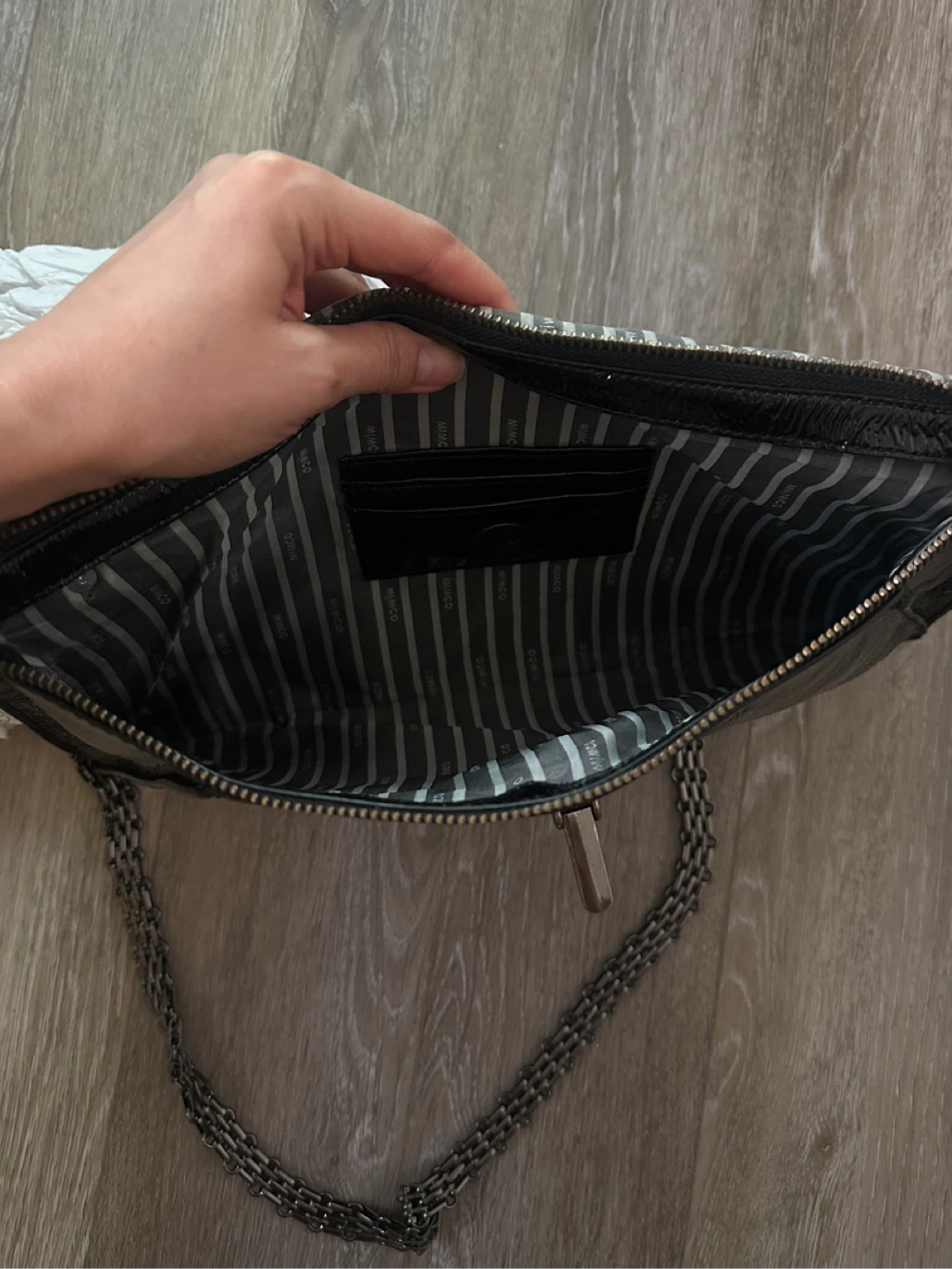 Mimco Black Patent Leather Envelope Clutch with Chain - photo 5