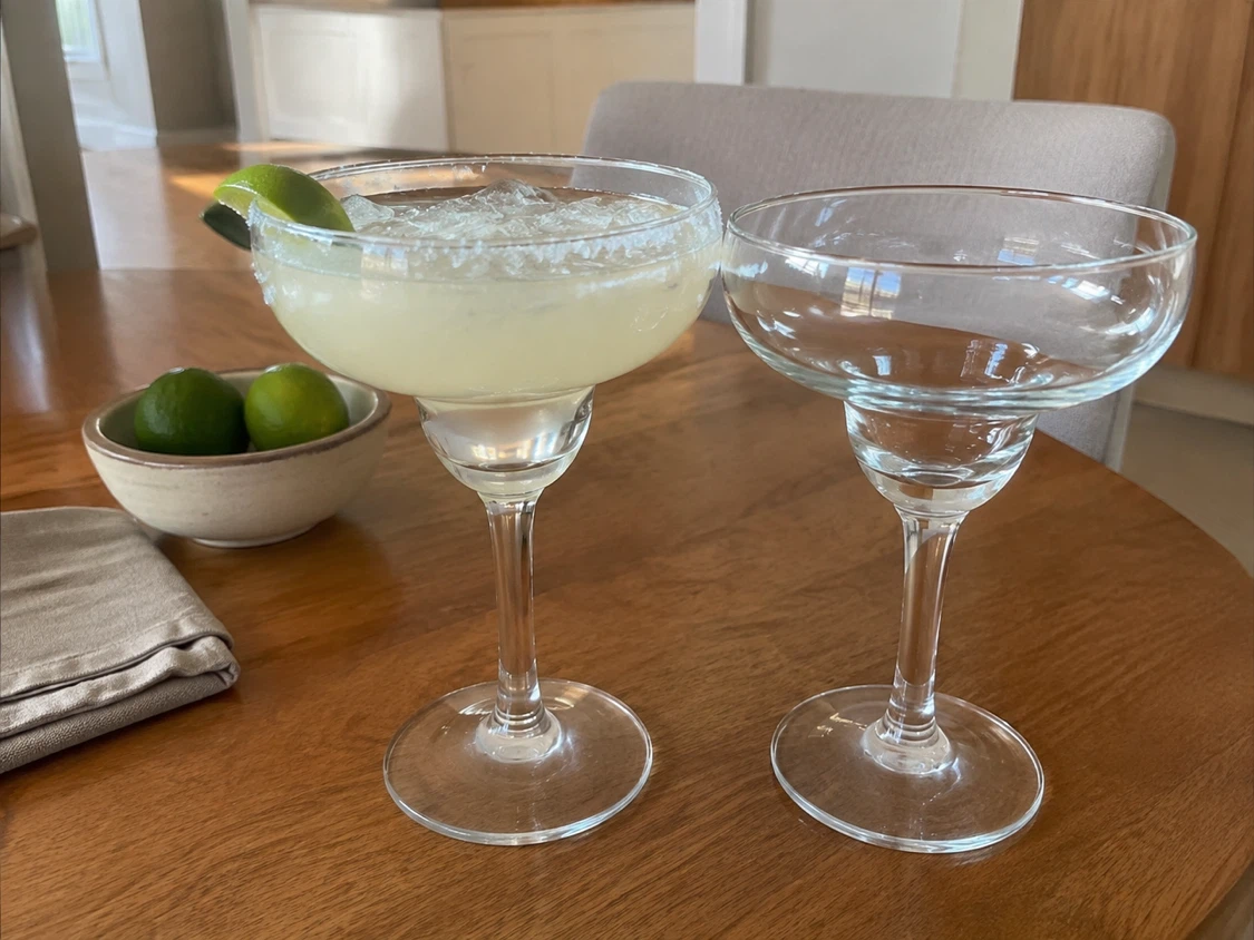 Set of 2 Clear Glass Margarita Glasses